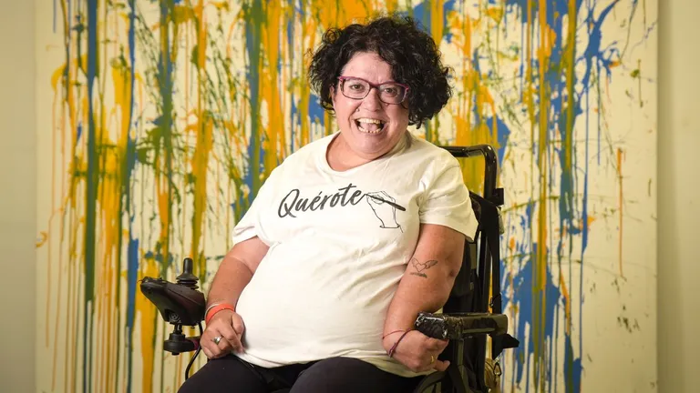 Rosa, 54 años: «Tengo parálisis cerebral porque me metieron en quirófano por error cuando tenía 1 año»