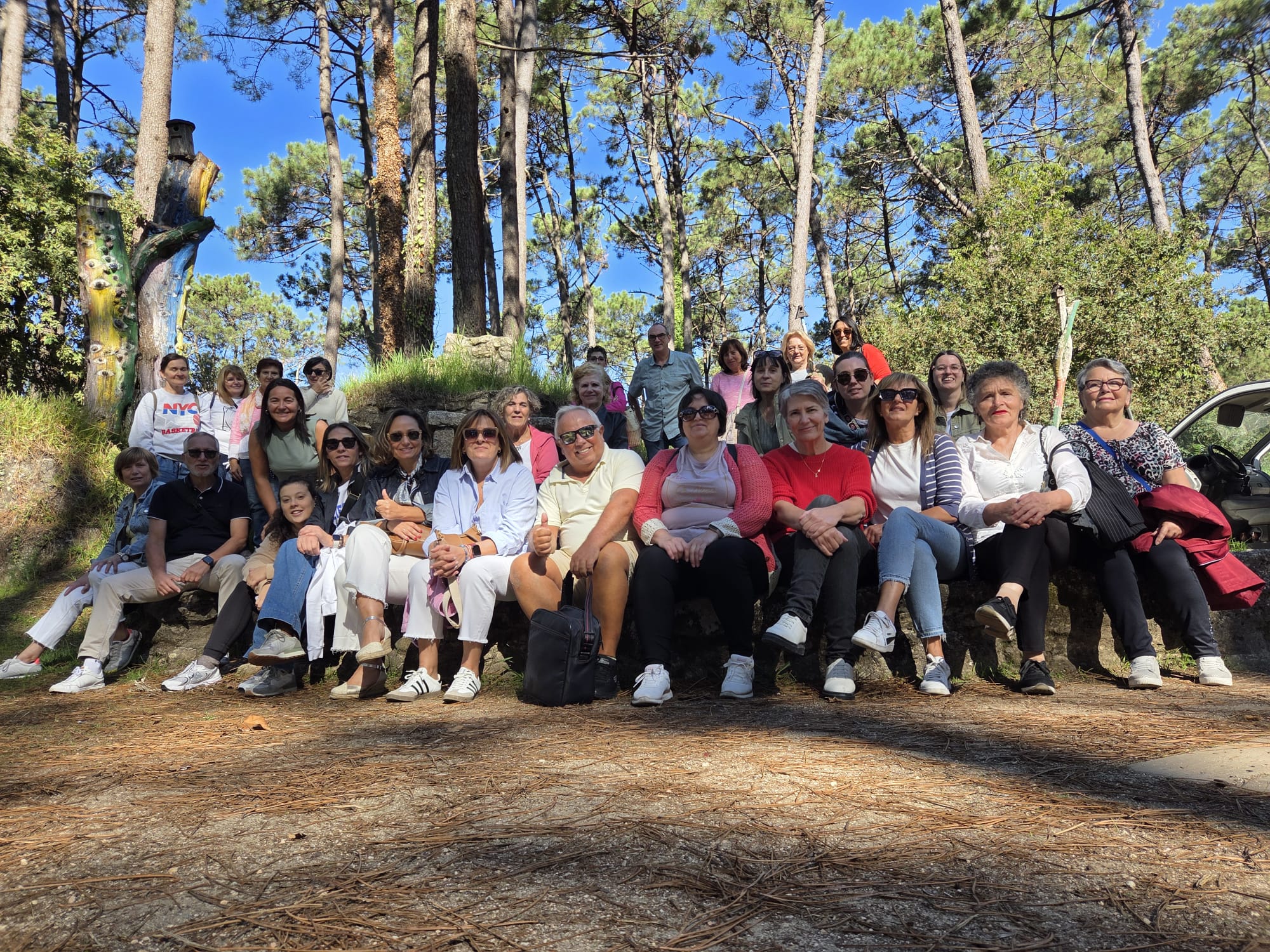 Las familias durante su visita a A Illa da Toxa